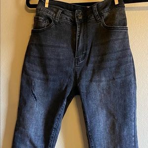 Charis gray skinny jeans. NWOT. Never worn, only tried on. Love the frayed hems.